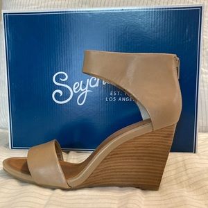 Never worn Seychelles wedges